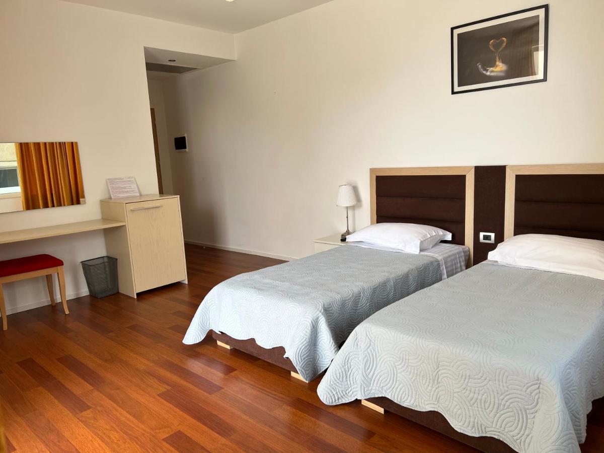 סרנדה 3B Suites Boutique Hotel מראה חיצוני תמונה