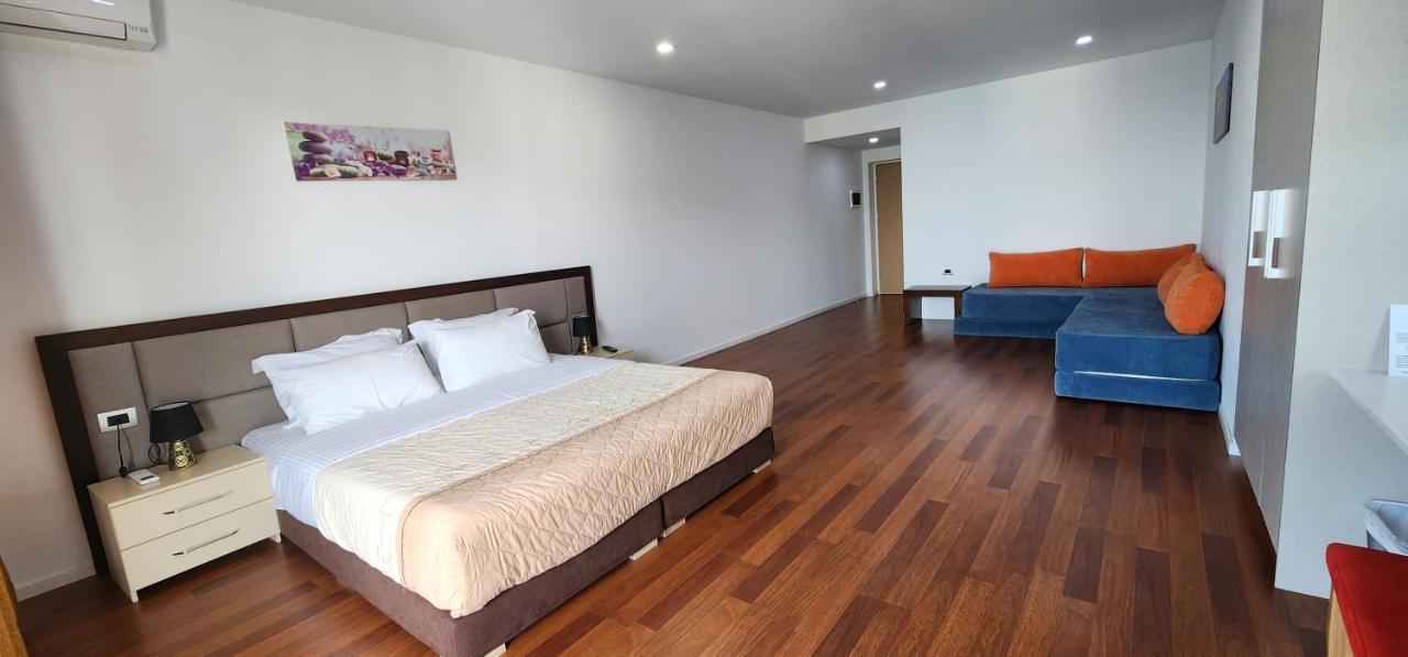 סרנדה 3B Suites Boutique Hotel מראה חיצוני תמונה