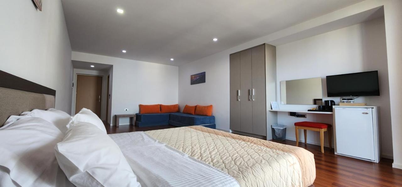 סרנדה 3B Suites Boutique Hotel מראה חיצוני תמונה